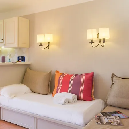 Pierre & Cannes מאנדליה-לה-נאפול