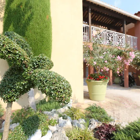 Pierre & Cannes * מאנדליה-לה-נאפול